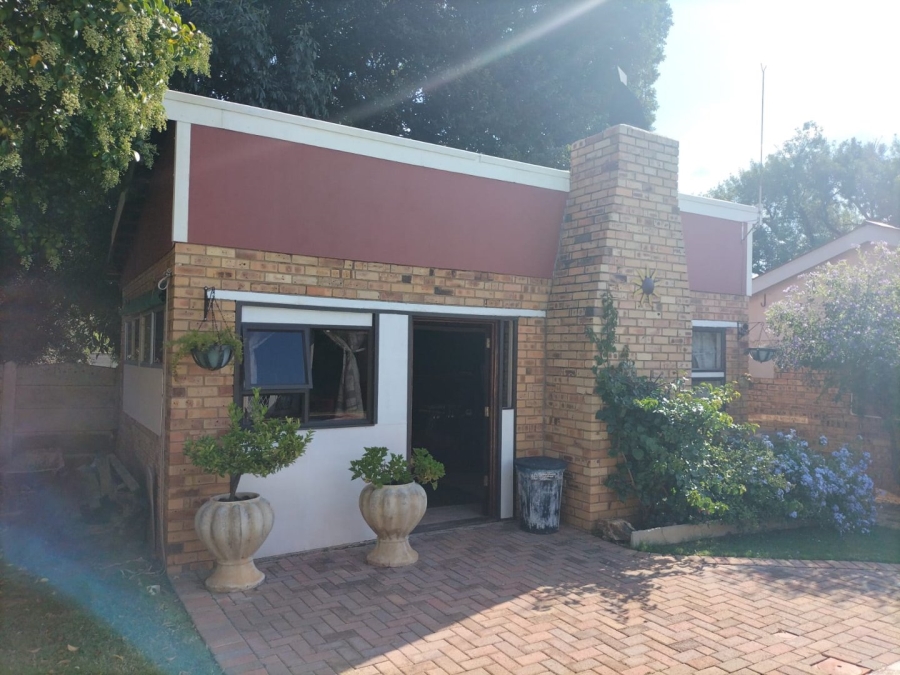 4 Bedroom Property for Sale in Wilkoppies North West